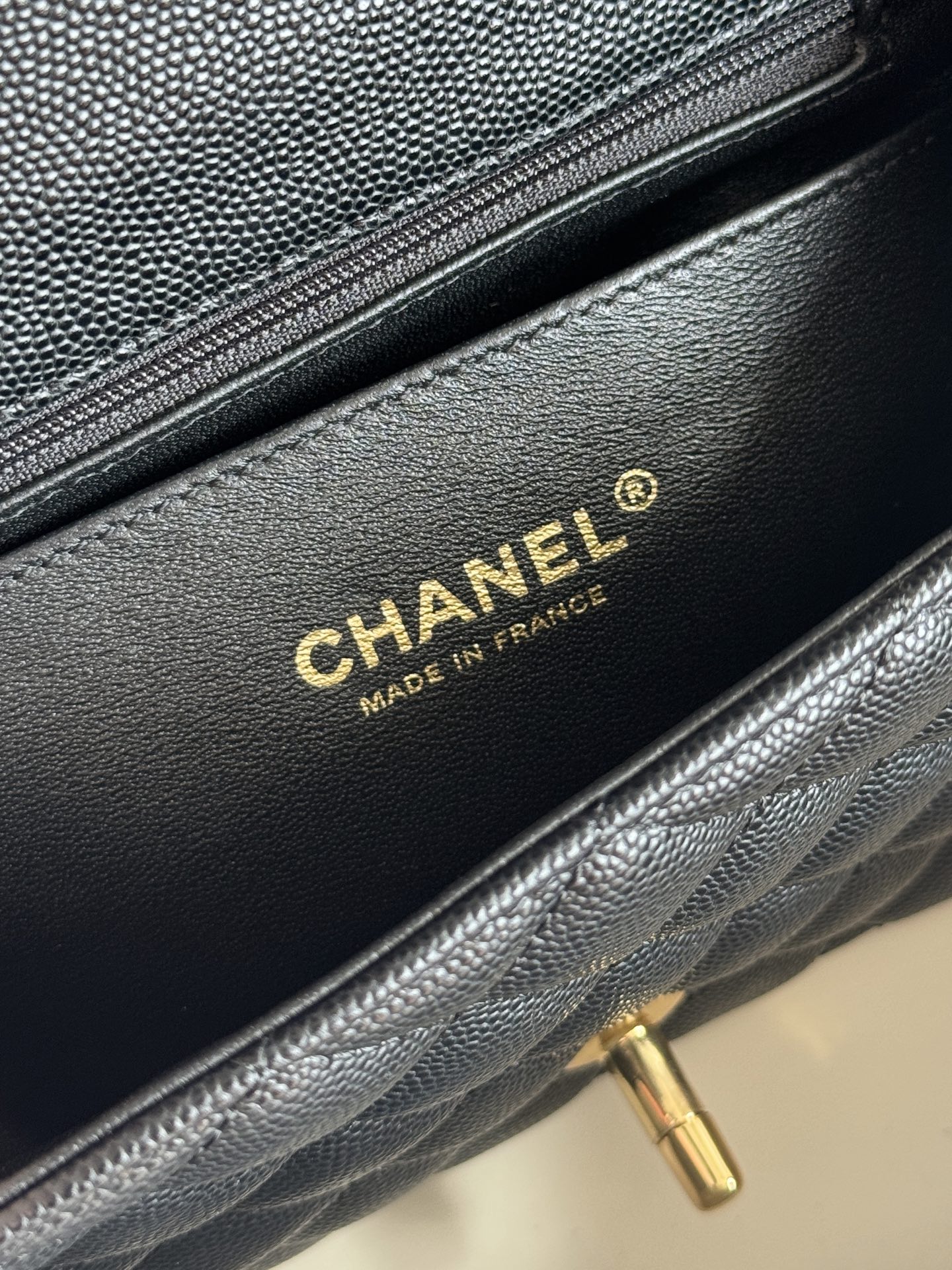 CHANEL CF17 Lychee grain black gold black silver