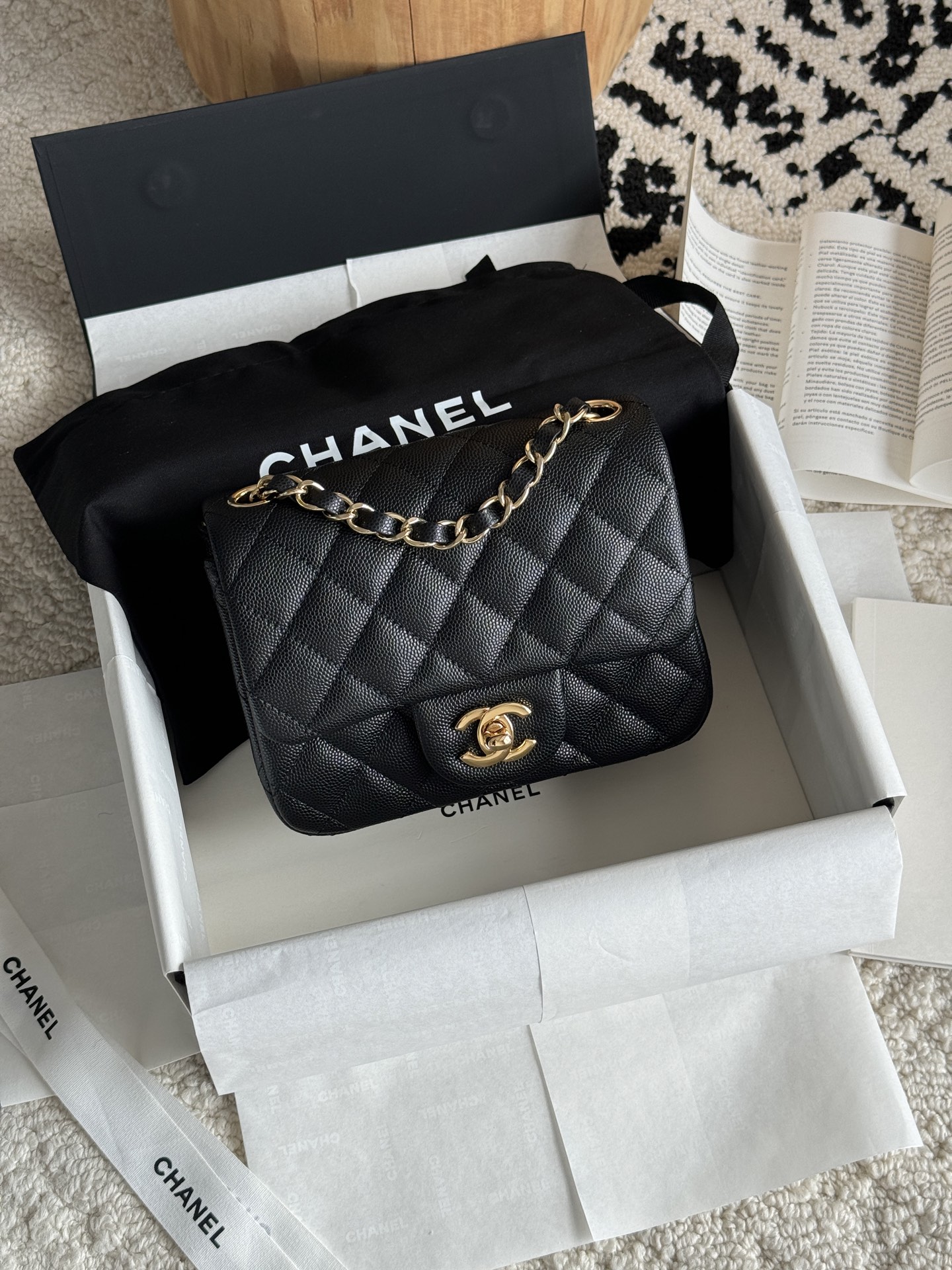 CHANEL CF17 Lychee grain black gold black silver