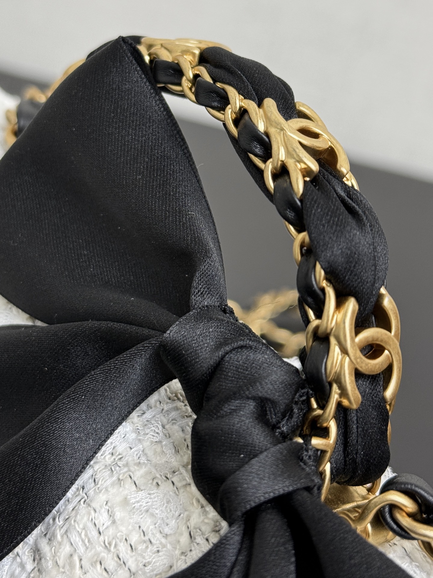 Chanel Ohanel 25K Bow Large mini