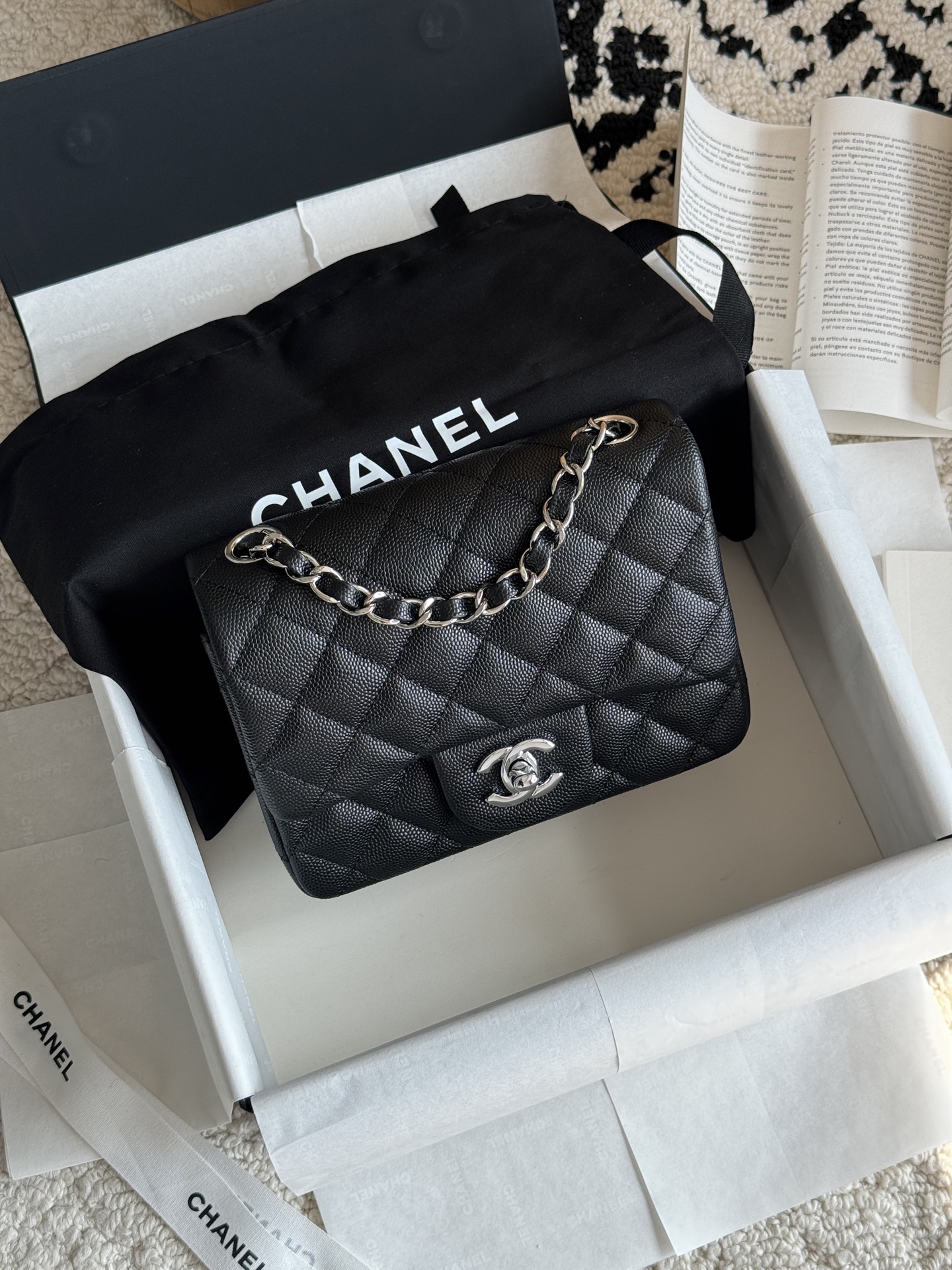 CHANEL CF17 Lychee grain black gold black silver