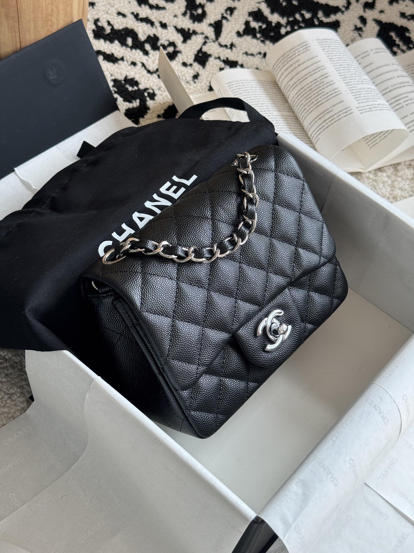 CHANEL CF17 Lychee grain black gold black silver