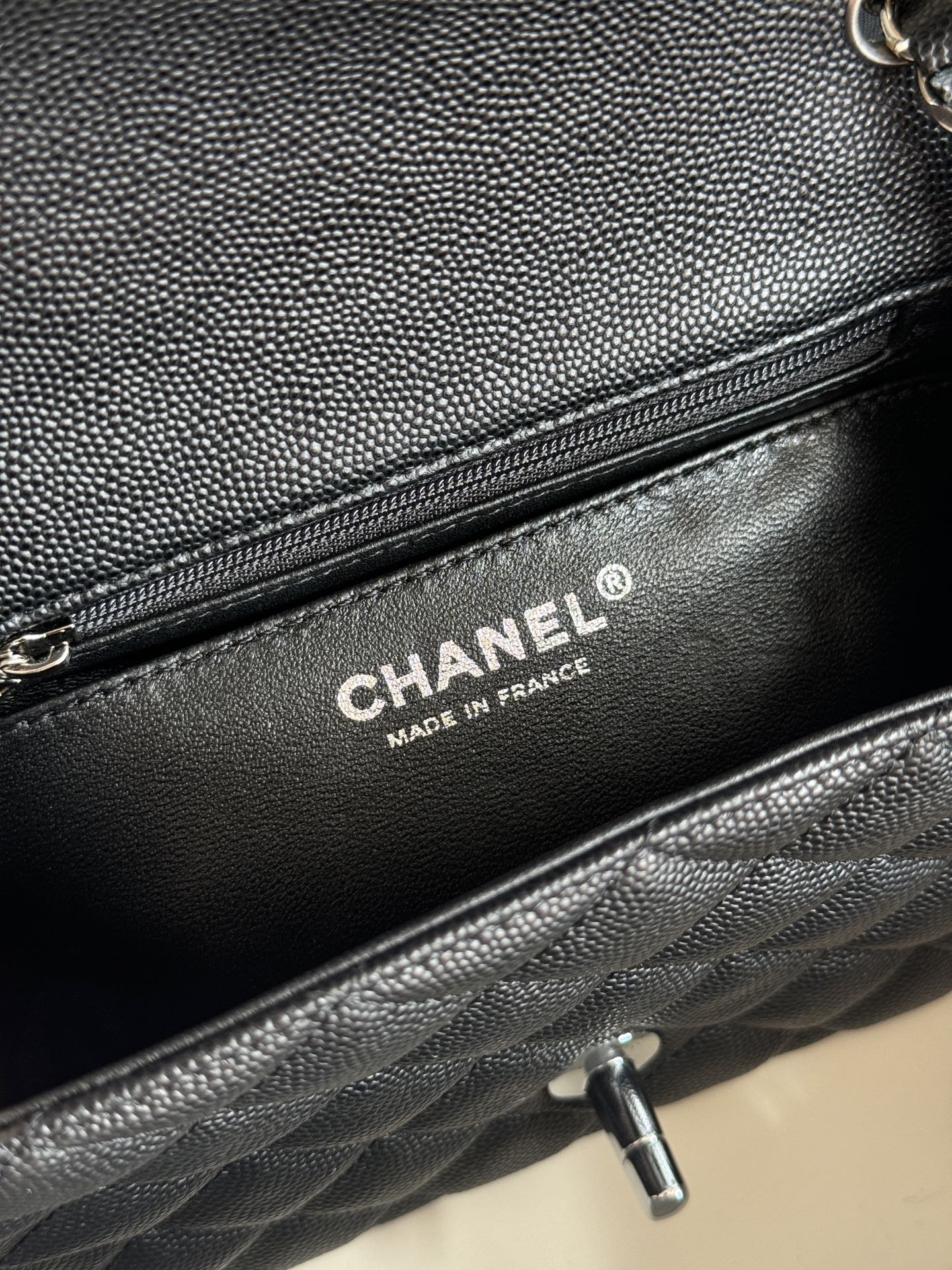 CHANEL CF17 Lychee grain black gold black silver