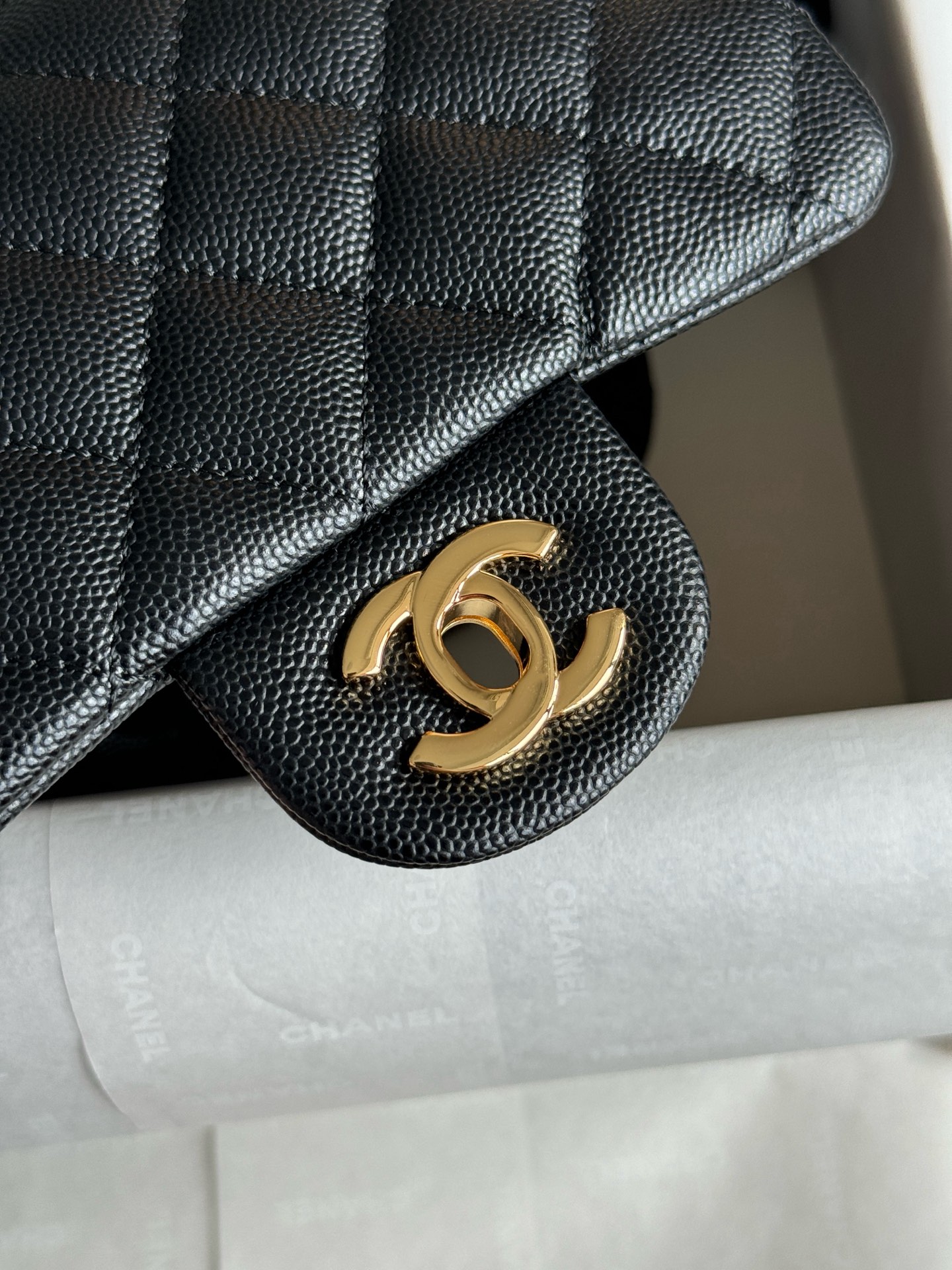 CHANEL CF17 Lychee grain black gold black silver