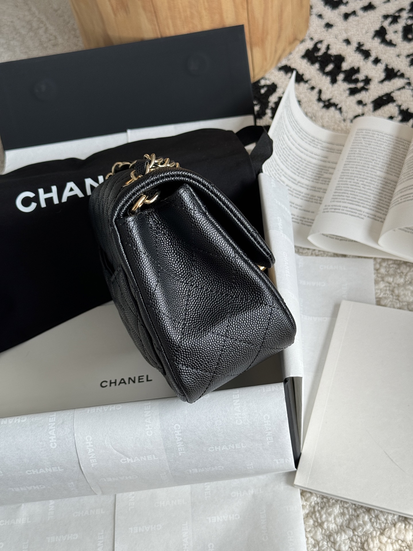 CHANEL CF17 Lychee grain black gold black silver