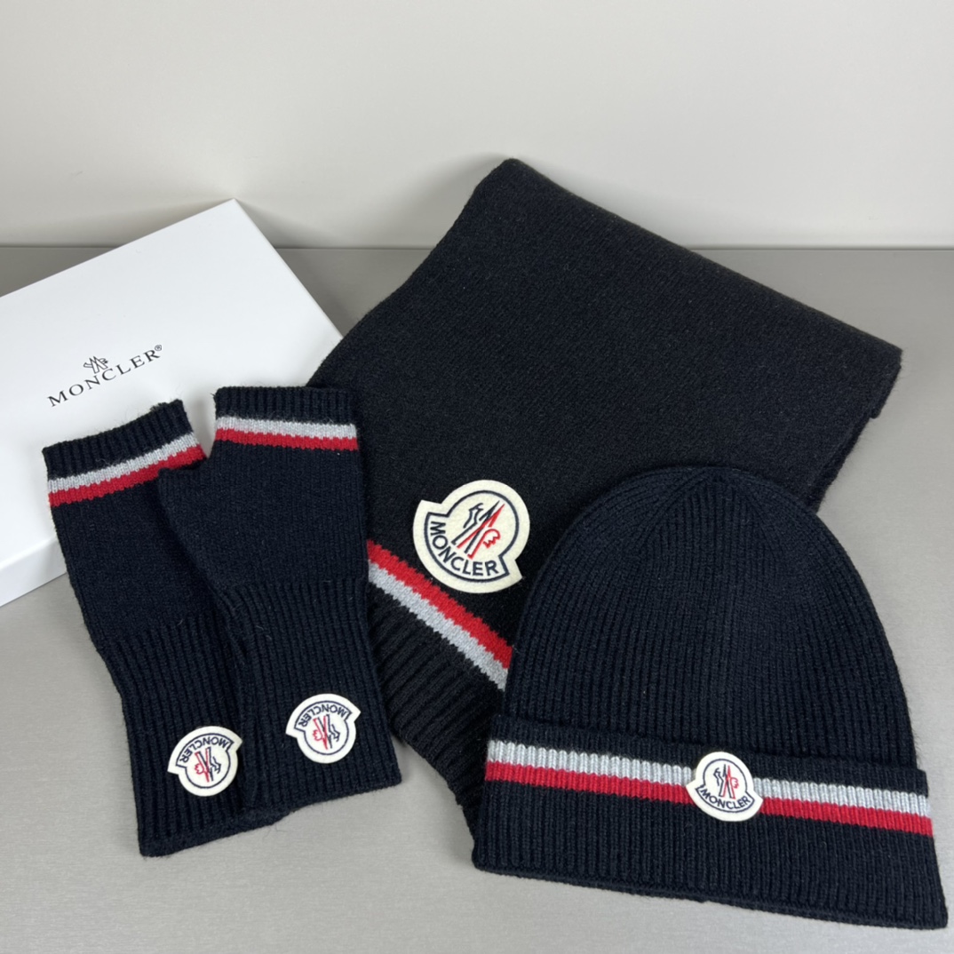 𝐌𝐎𝐍𝐂𝐋𝐄𝐑Scarf, Hat and Gloves Set