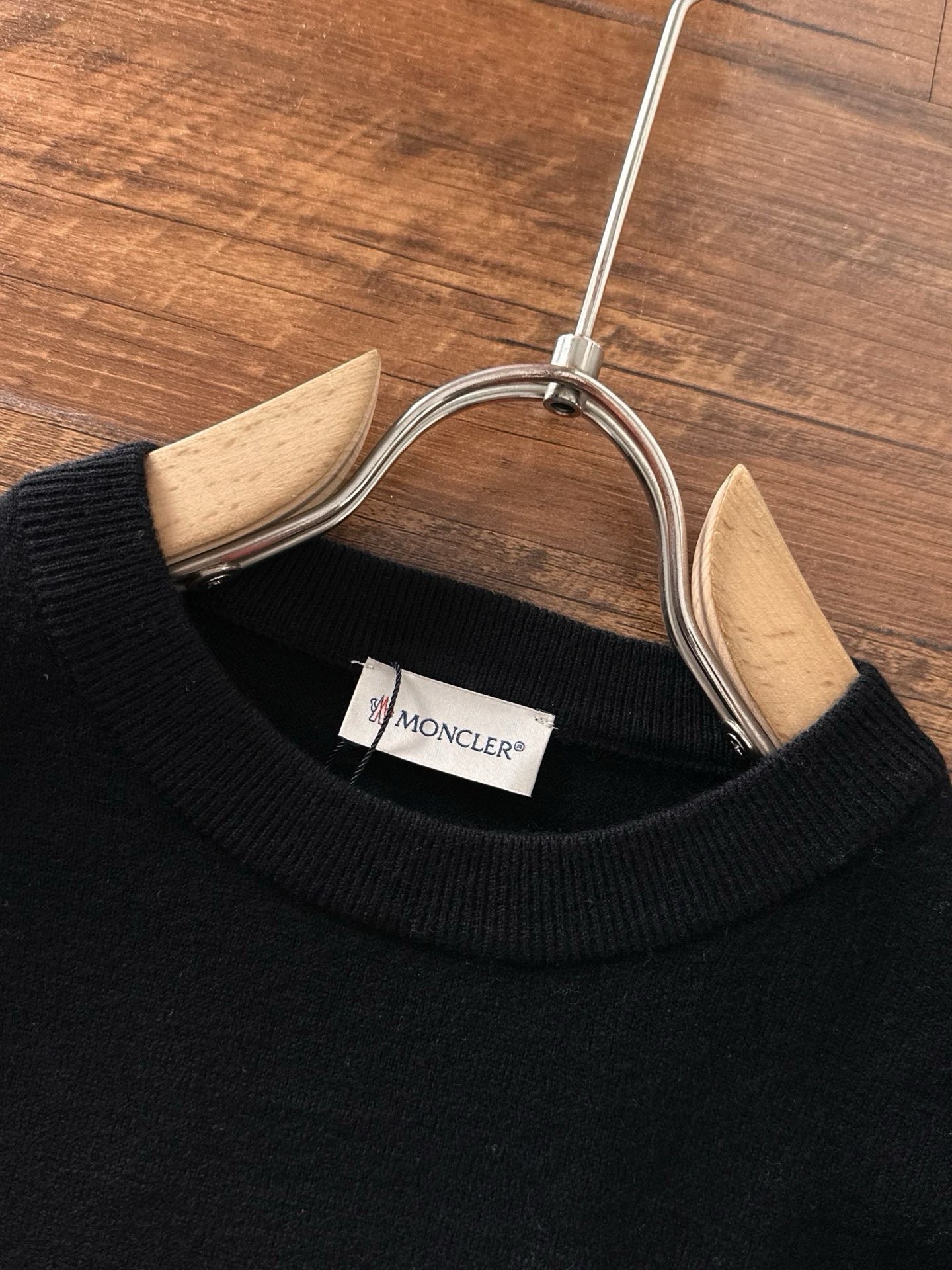 𝐌𝐎𝐍𝐂𝐋𝐄𝐑 Exquisite Logo Crew Neck Sweater