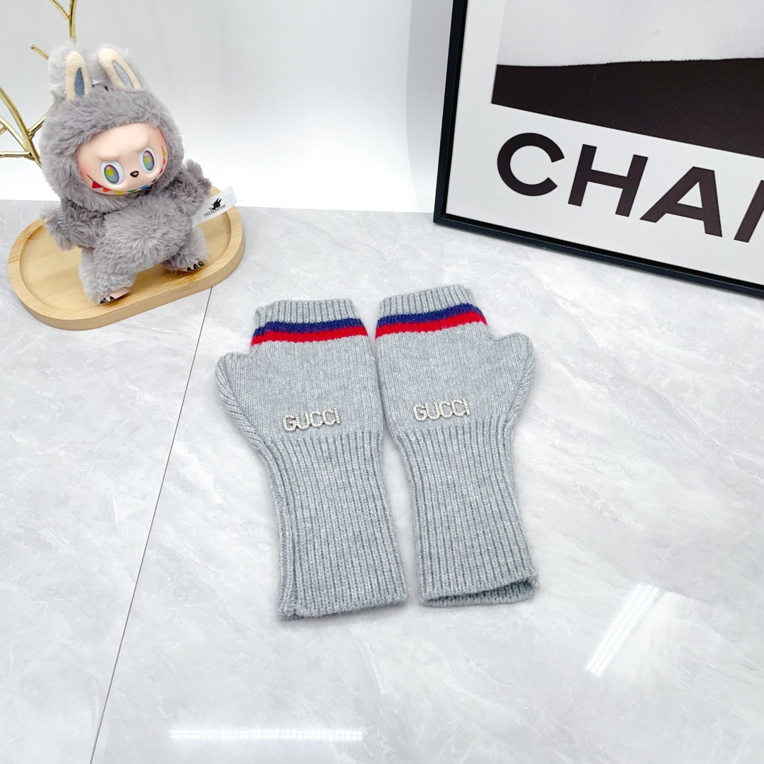 Gucci Scarf, Hat and Gloves Set