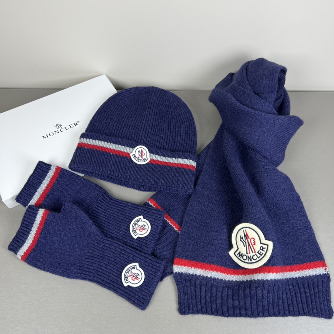 𝐌𝐎𝐍𝐂𝐋𝐄𝐑Scarf, Hat and Gloves Set