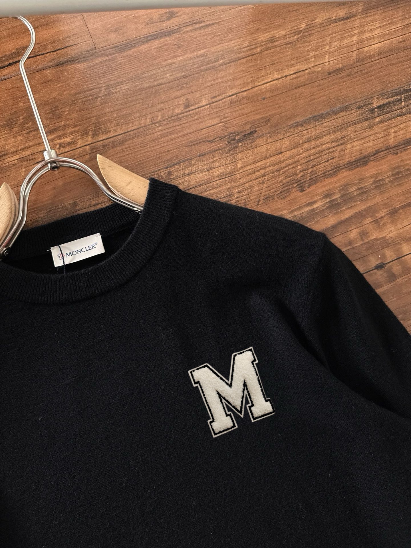 𝐌𝐎𝐍𝐂𝐋𝐄𝐑 Exquisite Logo Crew Neck Sweater