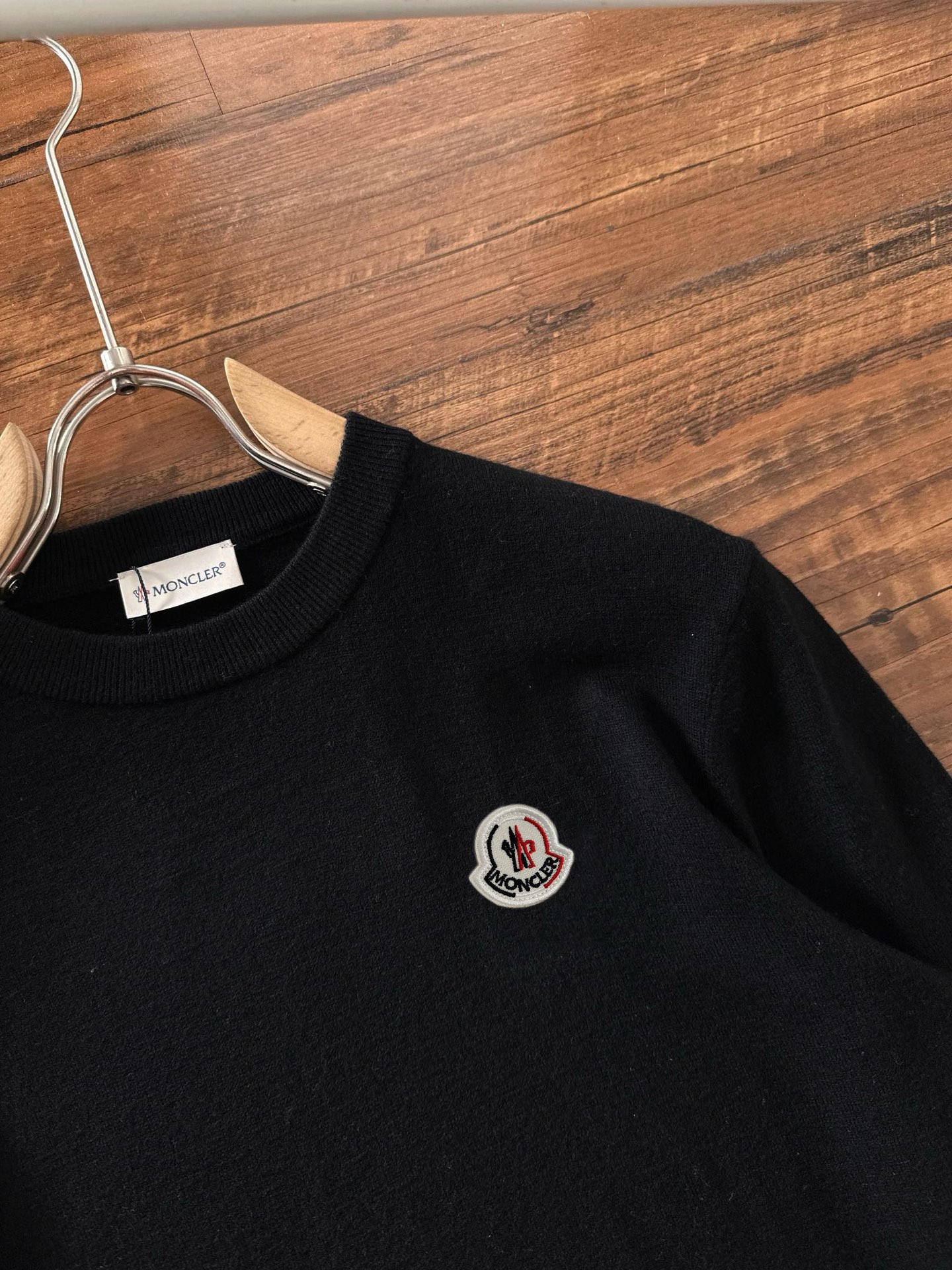 𝐌𝐎𝐍𝐂𝐋𝐄𝐑 Exquisite Logo Crew Neck Sweater