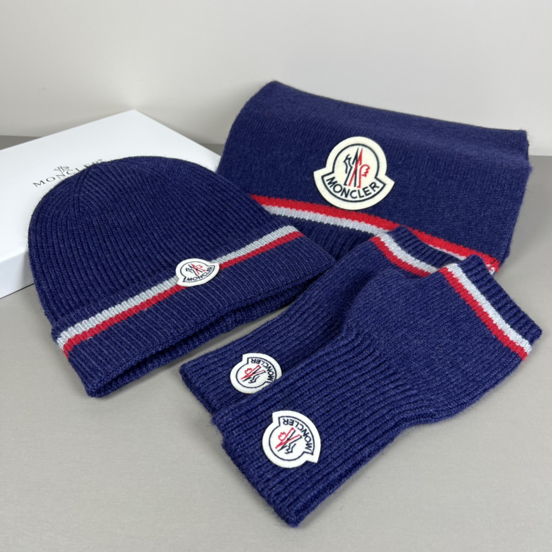 𝐌𝐎𝐍𝐂𝐋𝐄𝐑Scarf, Hat and Gloves Set
