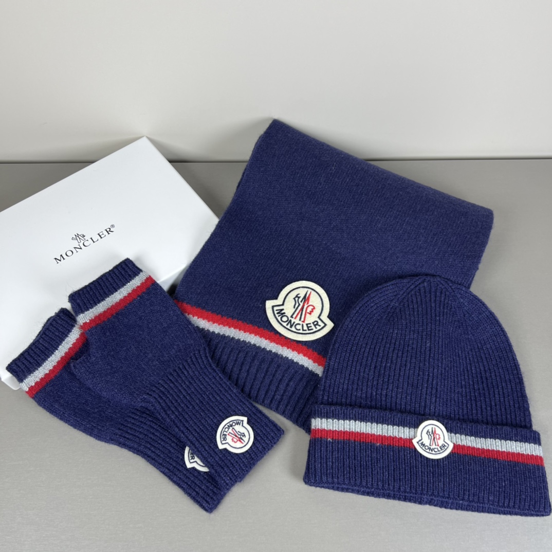 𝐌𝐎𝐍𝐂𝐋𝐄𝐑Scarf, Hat and Gloves Set