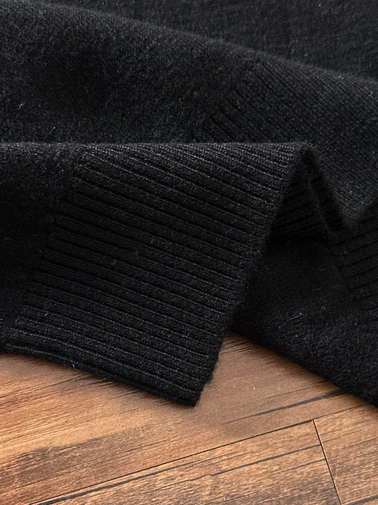 𝐌𝐎𝐍𝐂𝐋𝐄𝐑 Exquisite Logo Crew Neck Sweater