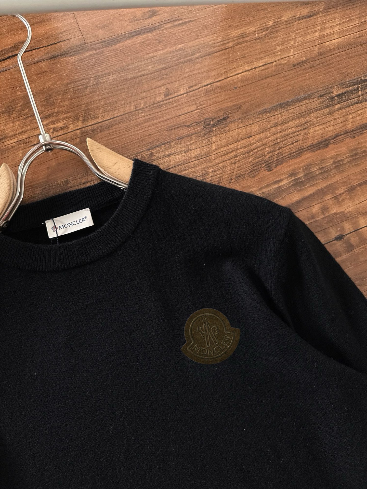 𝐌𝐎𝐍𝐂𝐋𝐄𝐑 Exquisite Logo Crew Neck Sweater