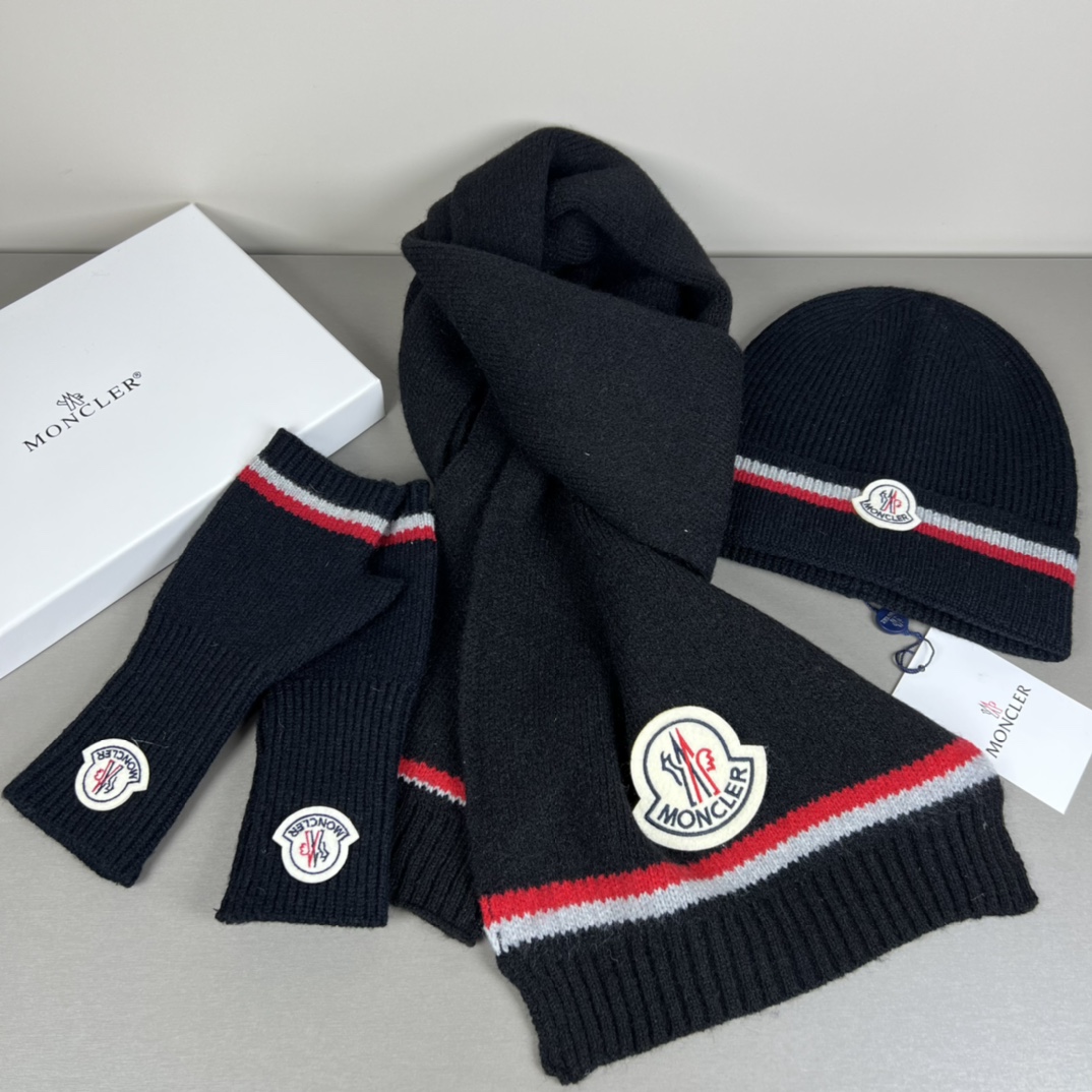 𝐌𝐎𝐍𝐂𝐋𝐄𝐑Scarf, Hat and Gloves Set