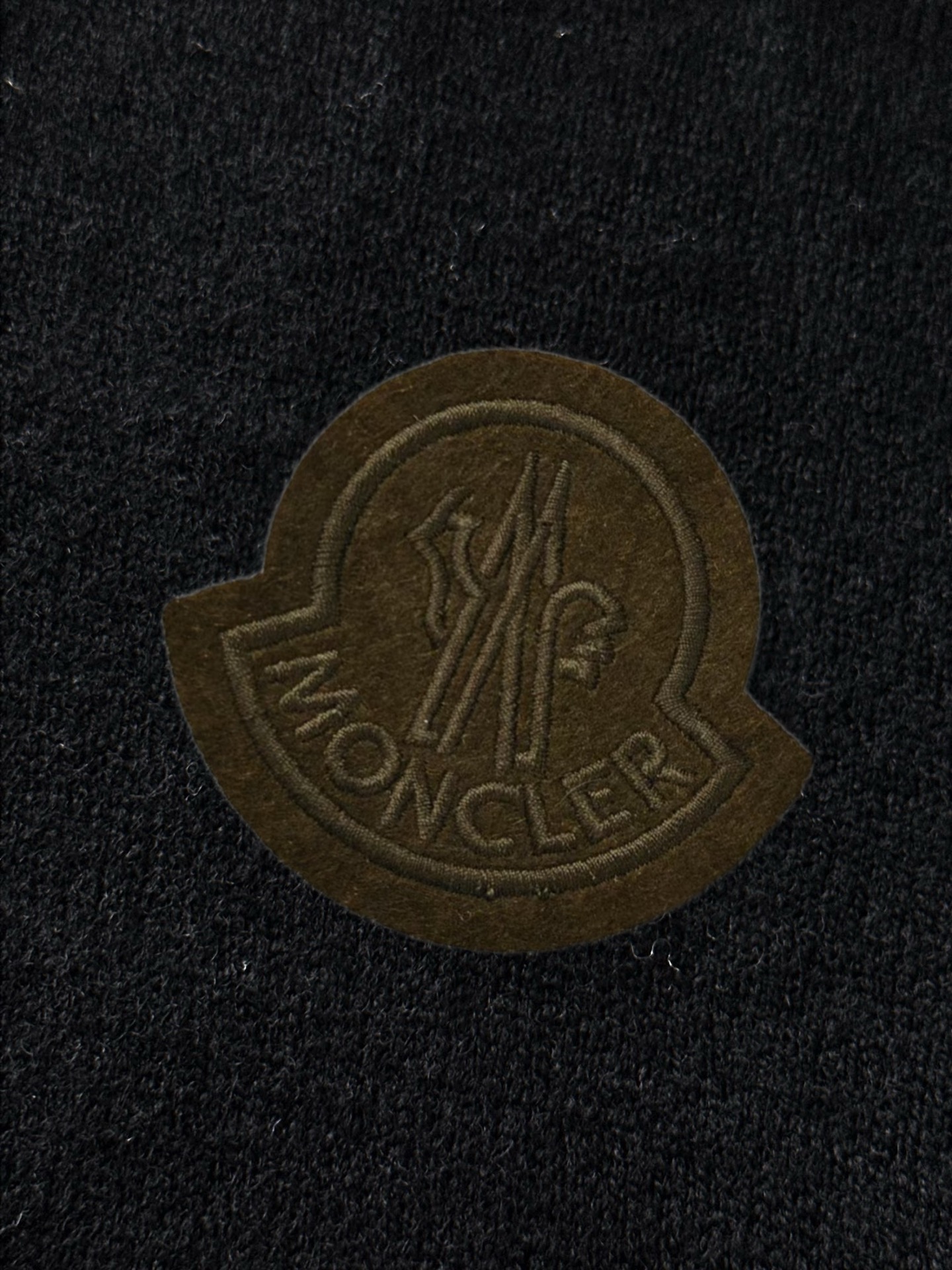 𝐌𝐎𝐍𝐂𝐋𝐄𝐑 Exquisite Logo Crew Neck Sweater