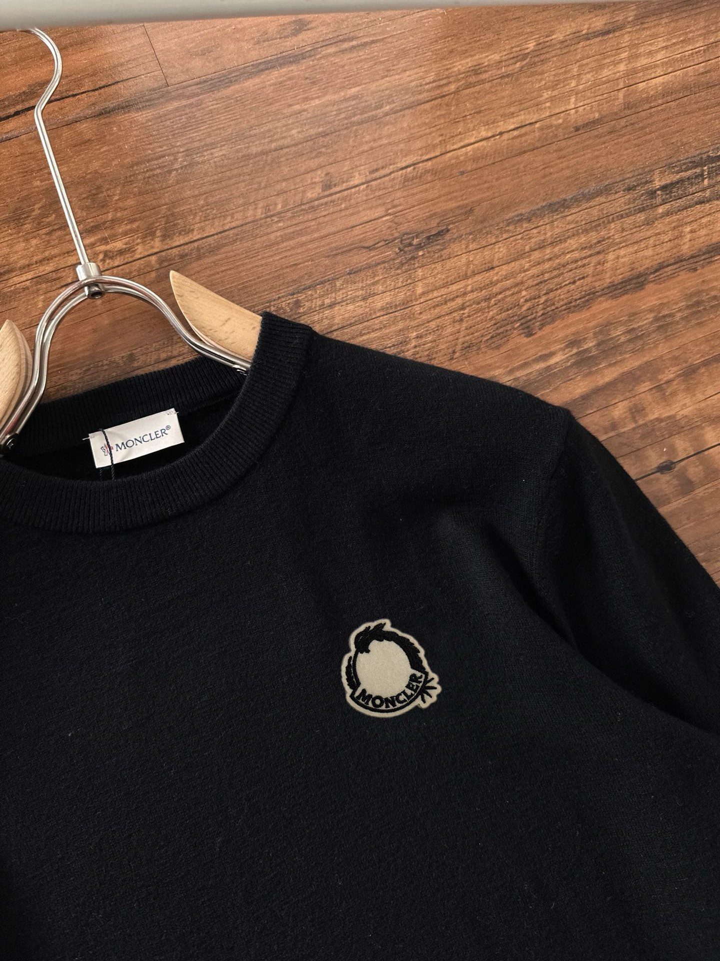 𝐌𝐎𝐍𝐂𝐋𝐄𝐑 Exquisite Logo Crew Neck Sweater