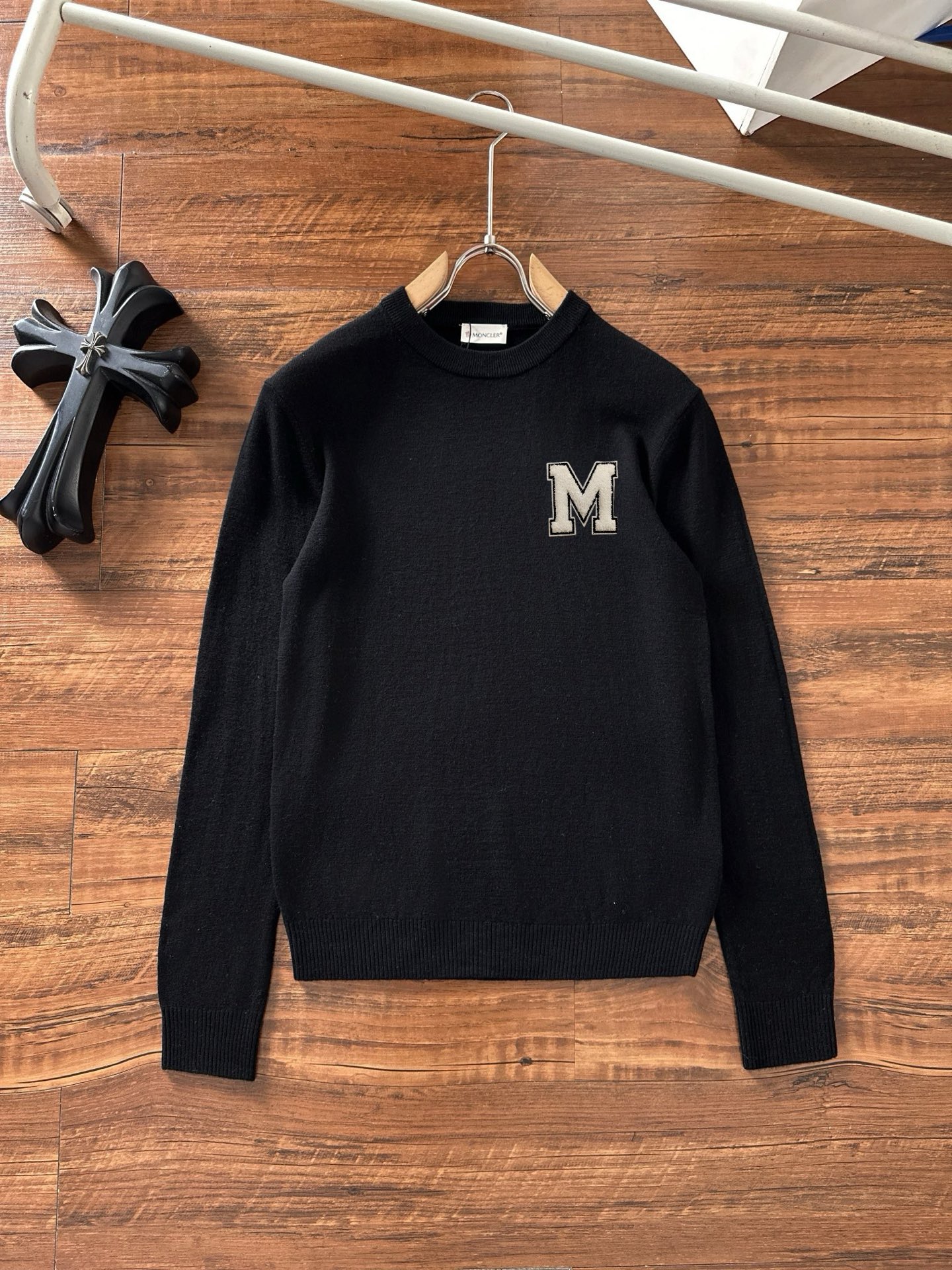 𝐌𝐎𝐍𝐂𝐋𝐄𝐑 Exquisite Logo Crew Neck Sweater