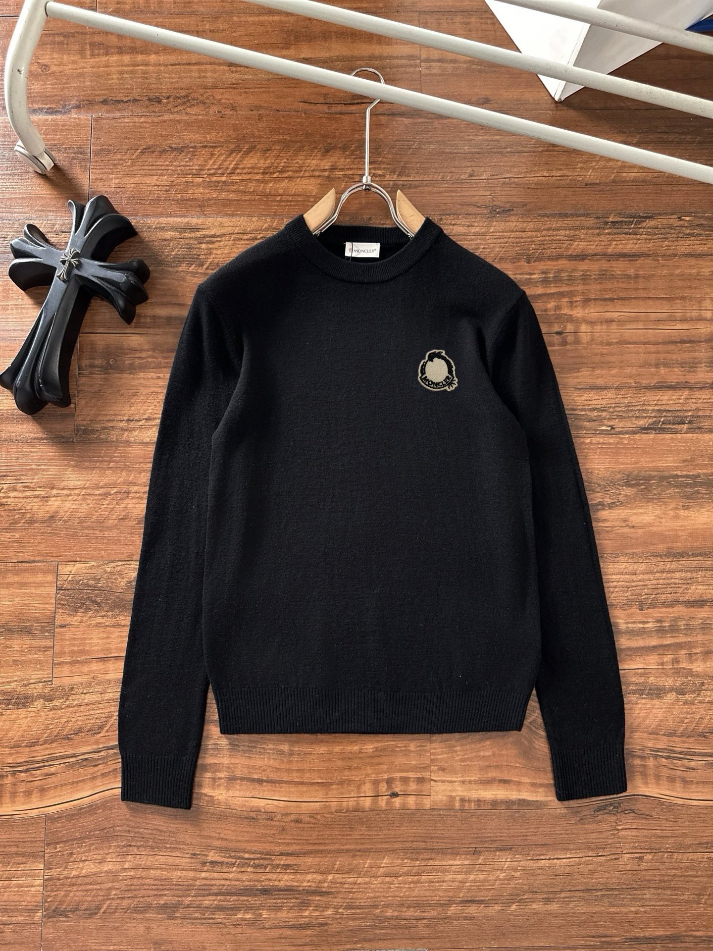 𝐌𝐎𝐍𝐂𝐋𝐄𝐑 Exquisite Logo Crew Neck Sweater