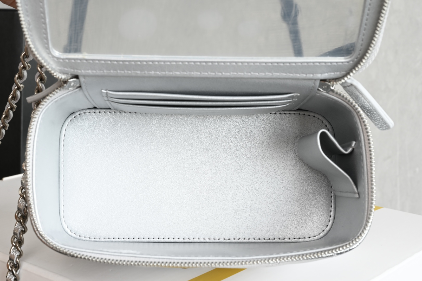 Channel 25B Double C buckle Long box bag