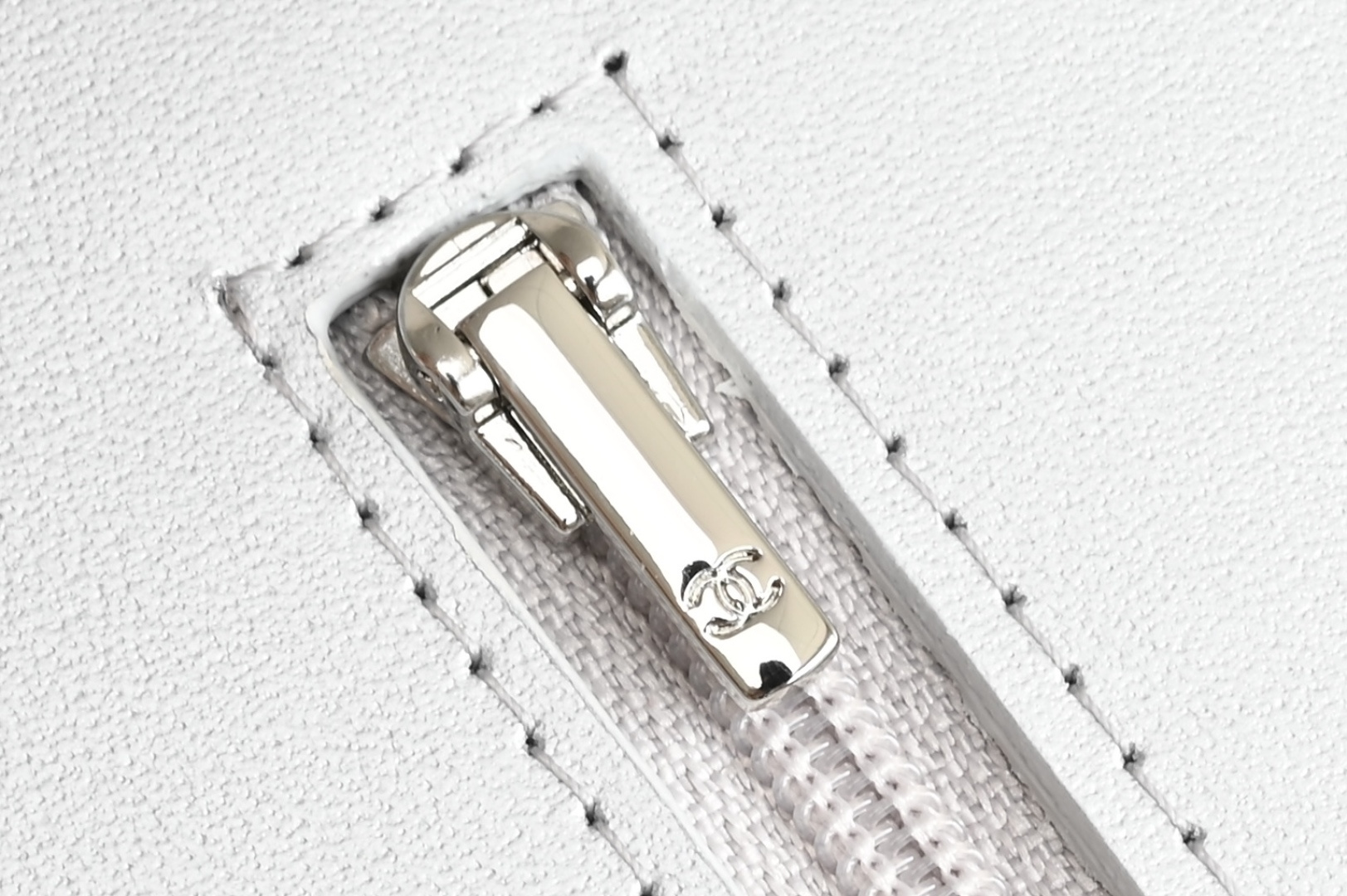 Chanel 25B Chain Woc