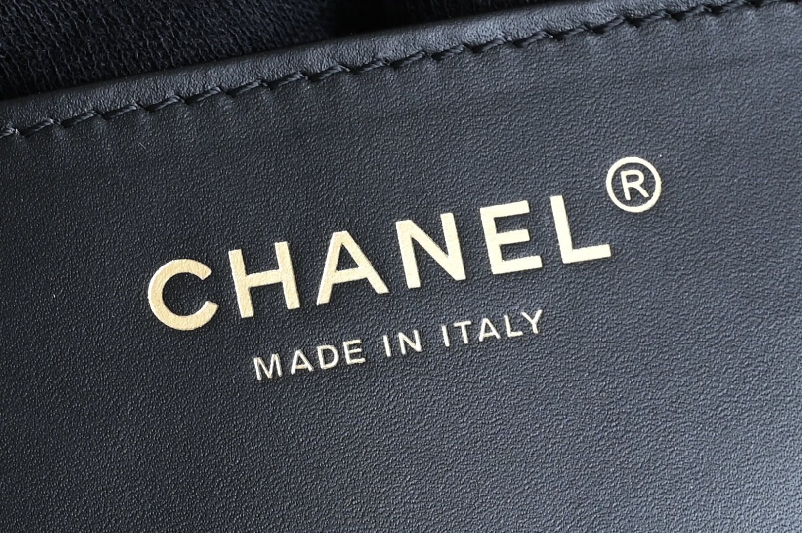 Channel 25k large gold chain Underarm hobo