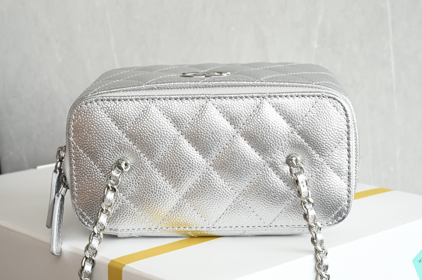 Channel 25B Double C buckle Long box bag