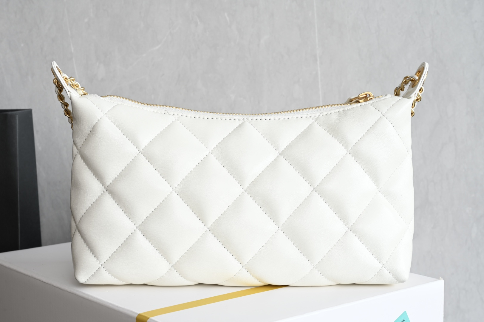 CHANEL 25s gold coin chain bag