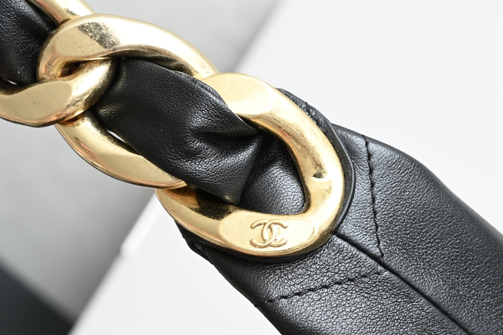 Channel 25k large gold chain Underarm hobo