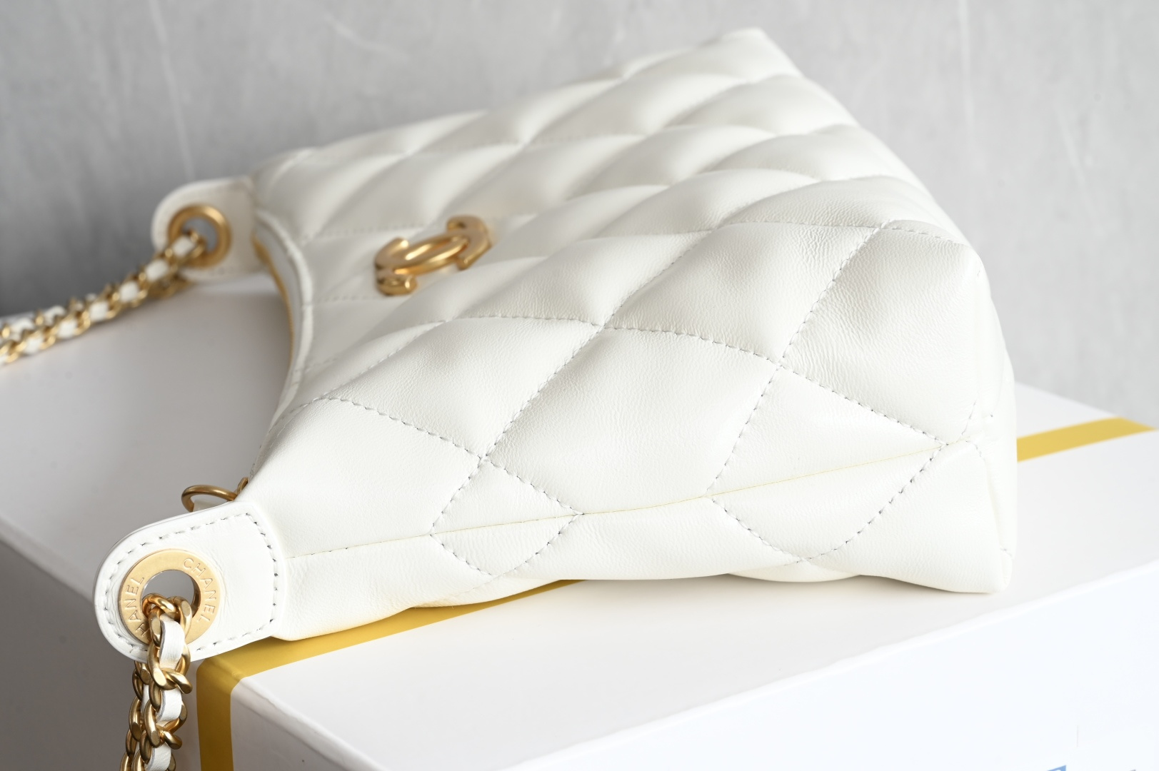 CHANEL 25s gold coin chain bag