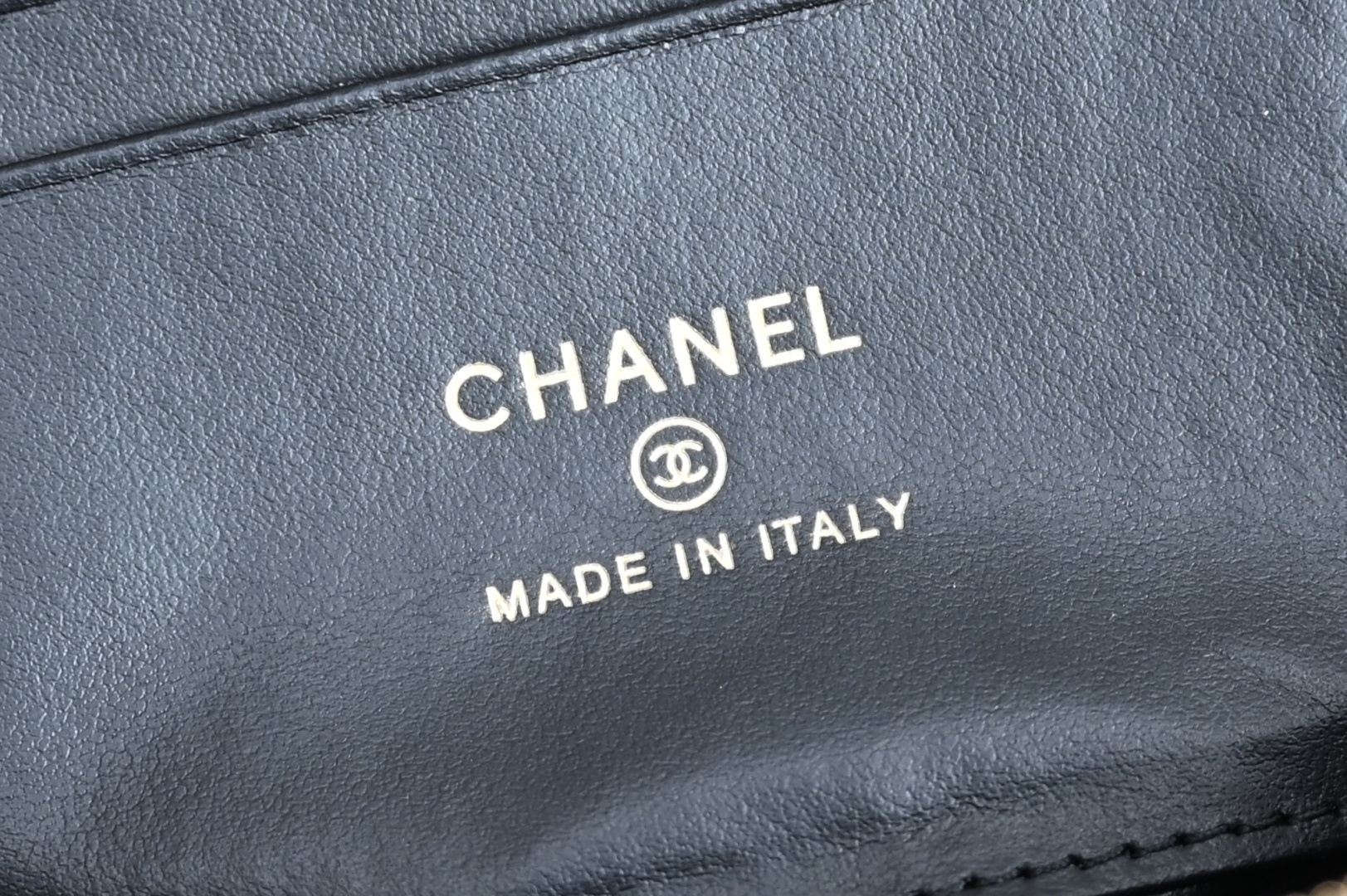 Channel 25k large quilted lunch box bag