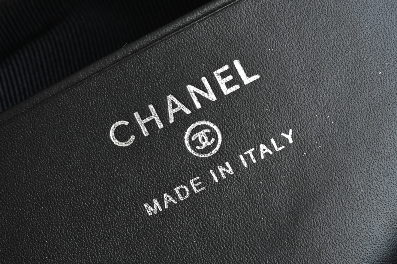 Channel 25B Star relief Top handle Hobo bag