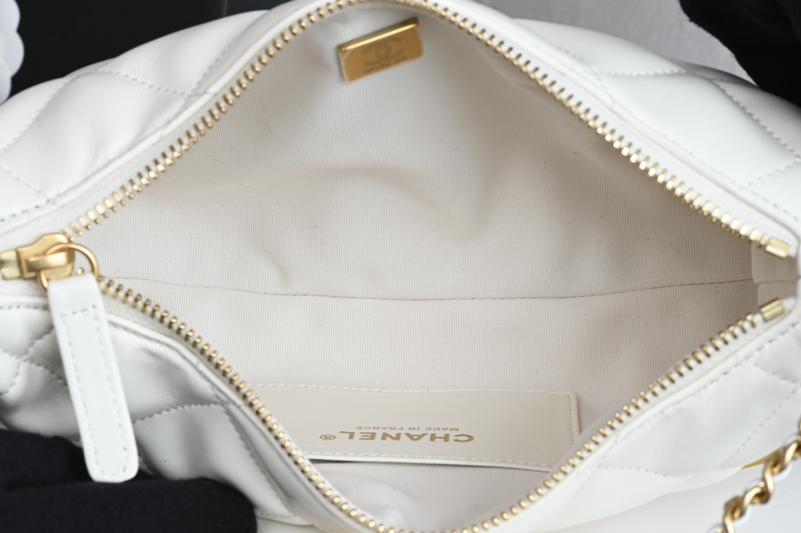 CHANEL 25s gold coin chain bag