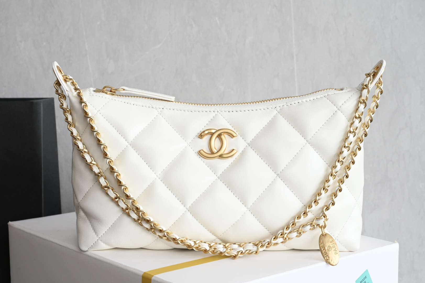 CHANEL 25s gold coin chain bag