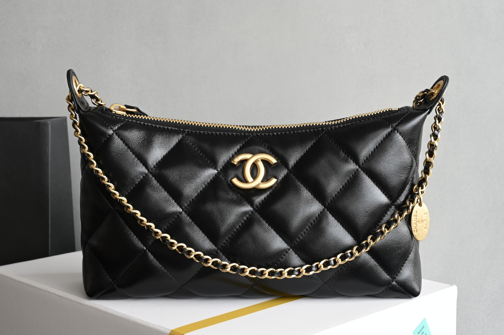 CHANEL 25s gold coin chain bag