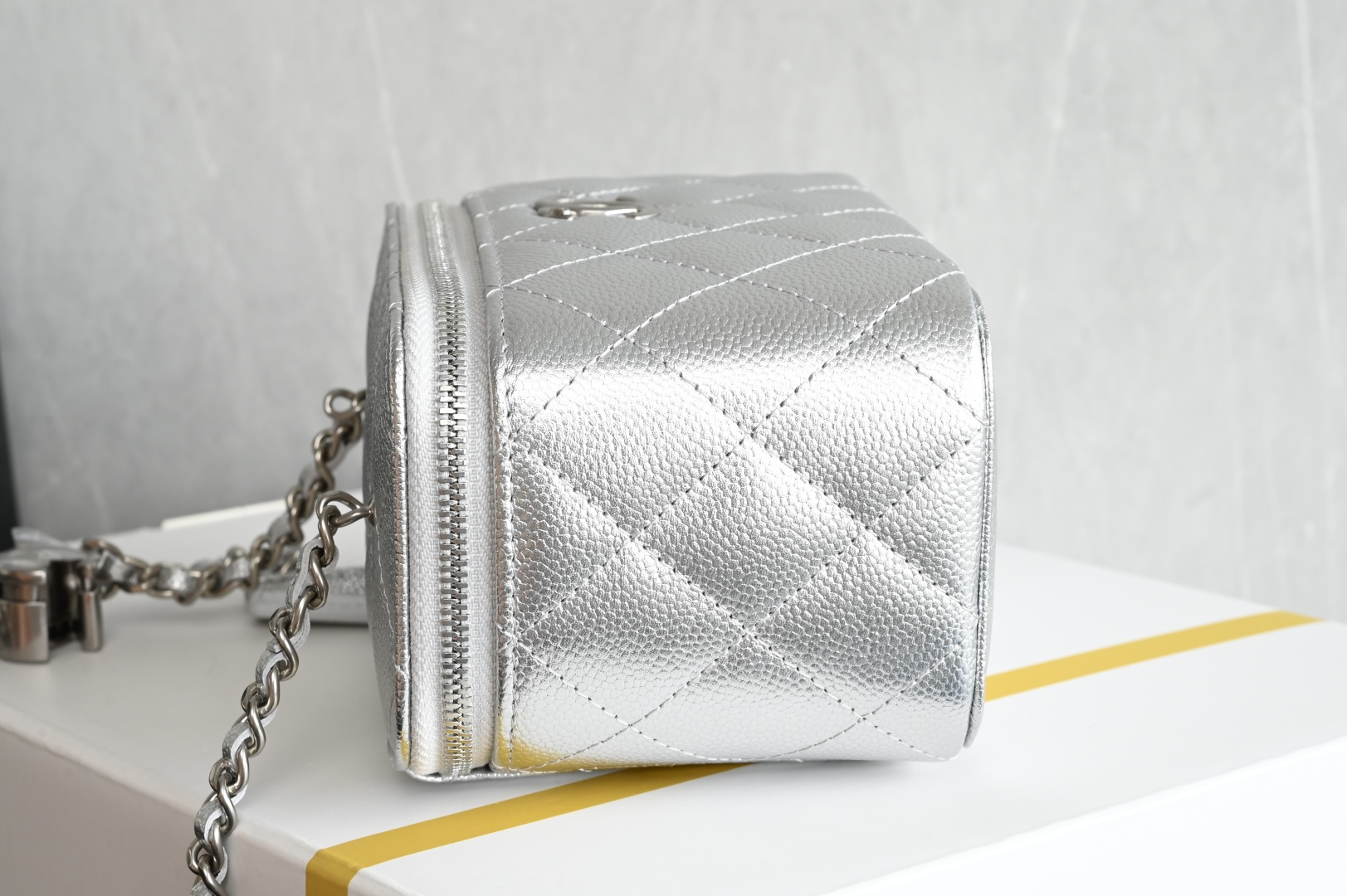 Channel 25B Double C buckle Long box bag