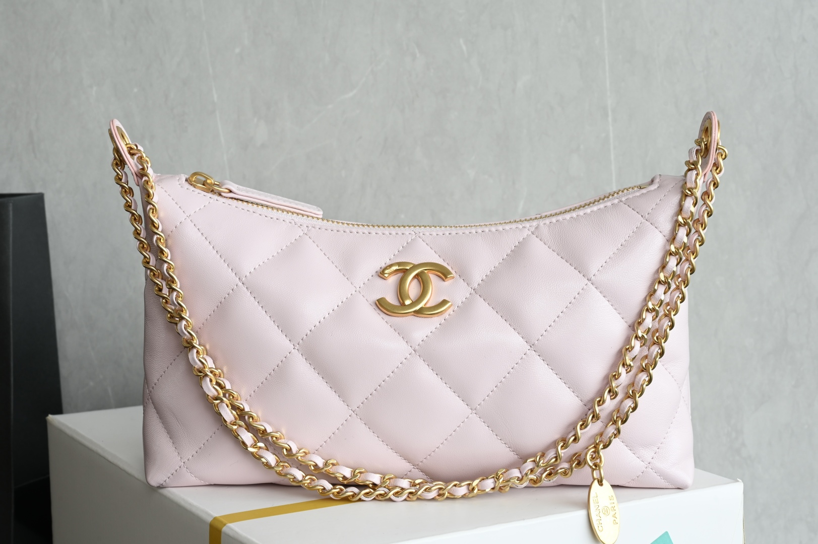 CHANEL 25s gold coin chain bag