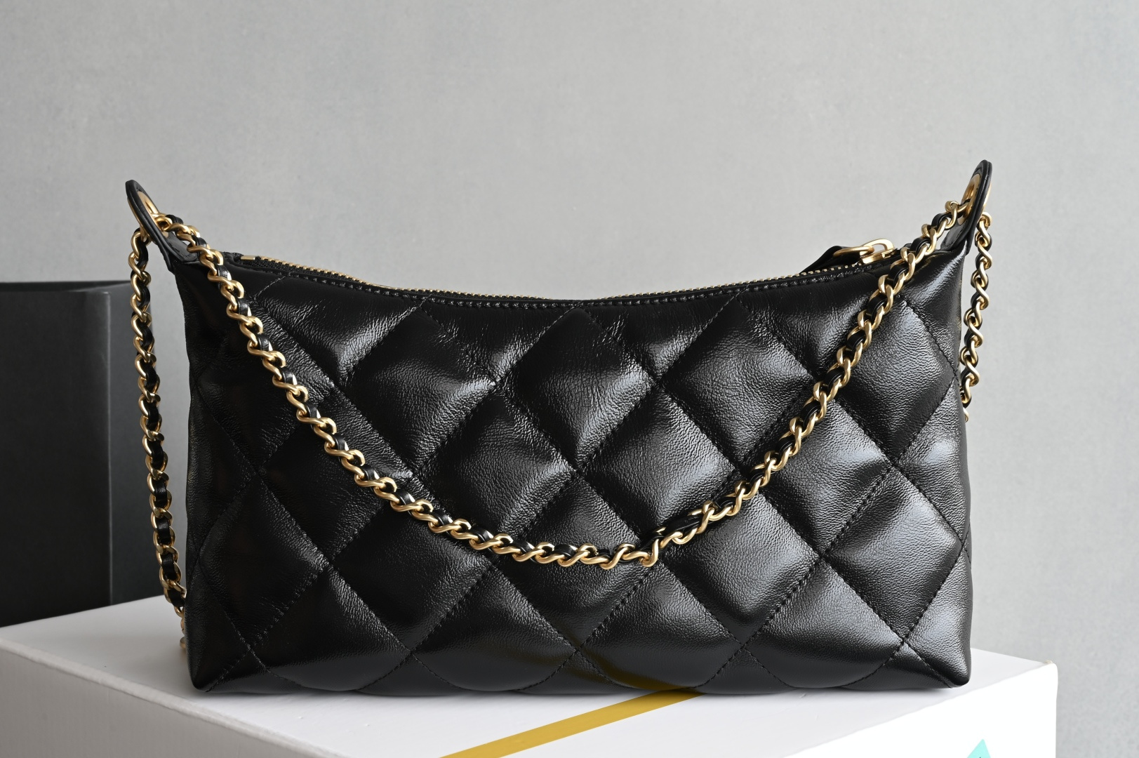 CHANEL 25s gold coin chain bag