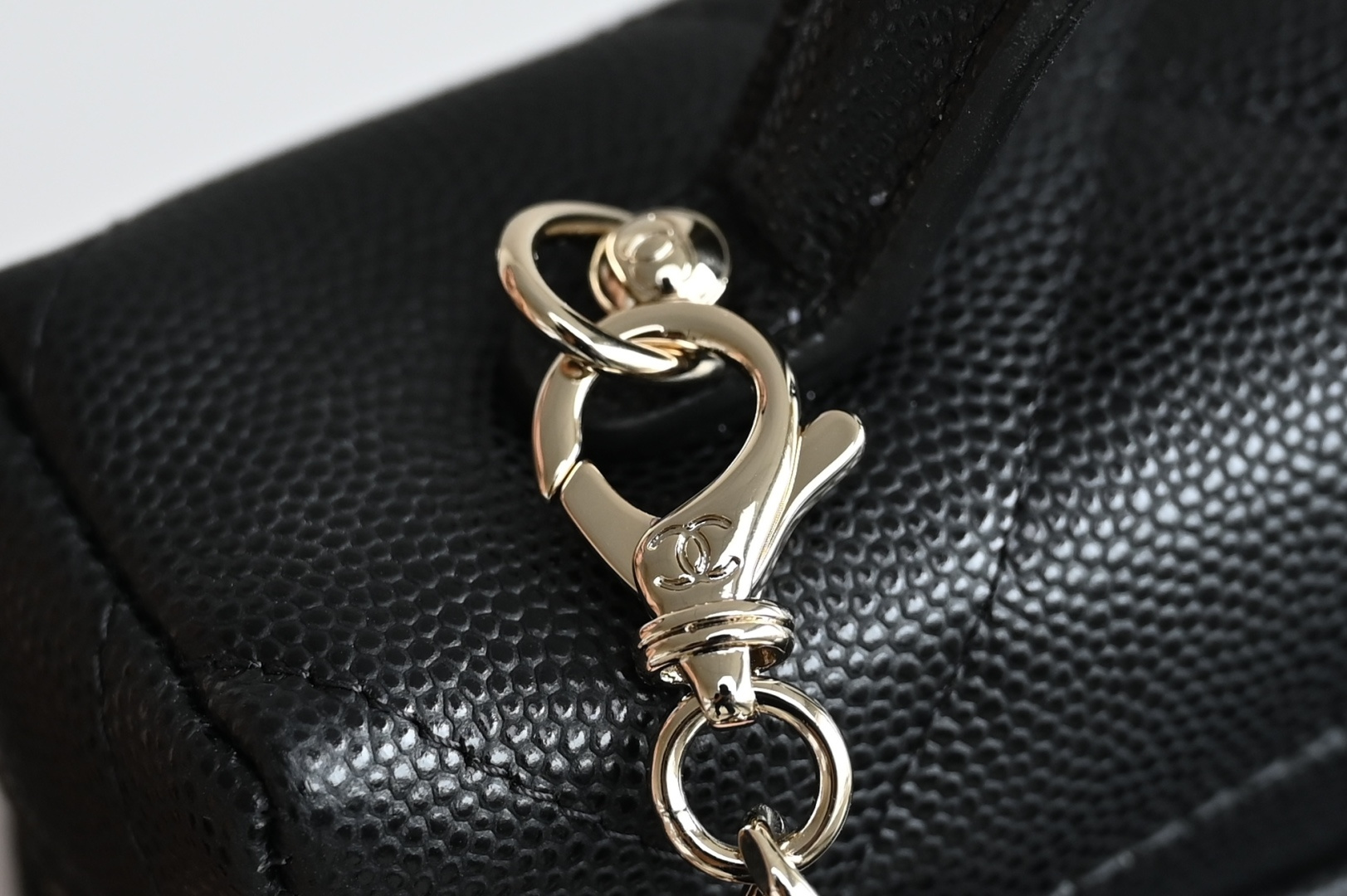 Channel 25k large quilted lunch box bag