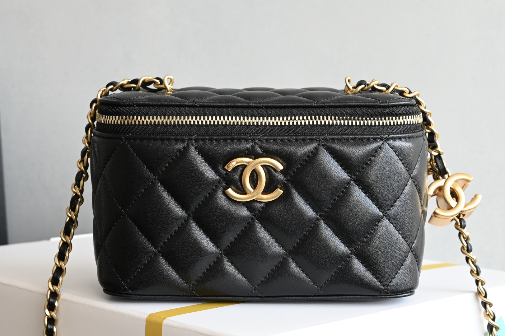 Chanel 25B double C buckle long box bag