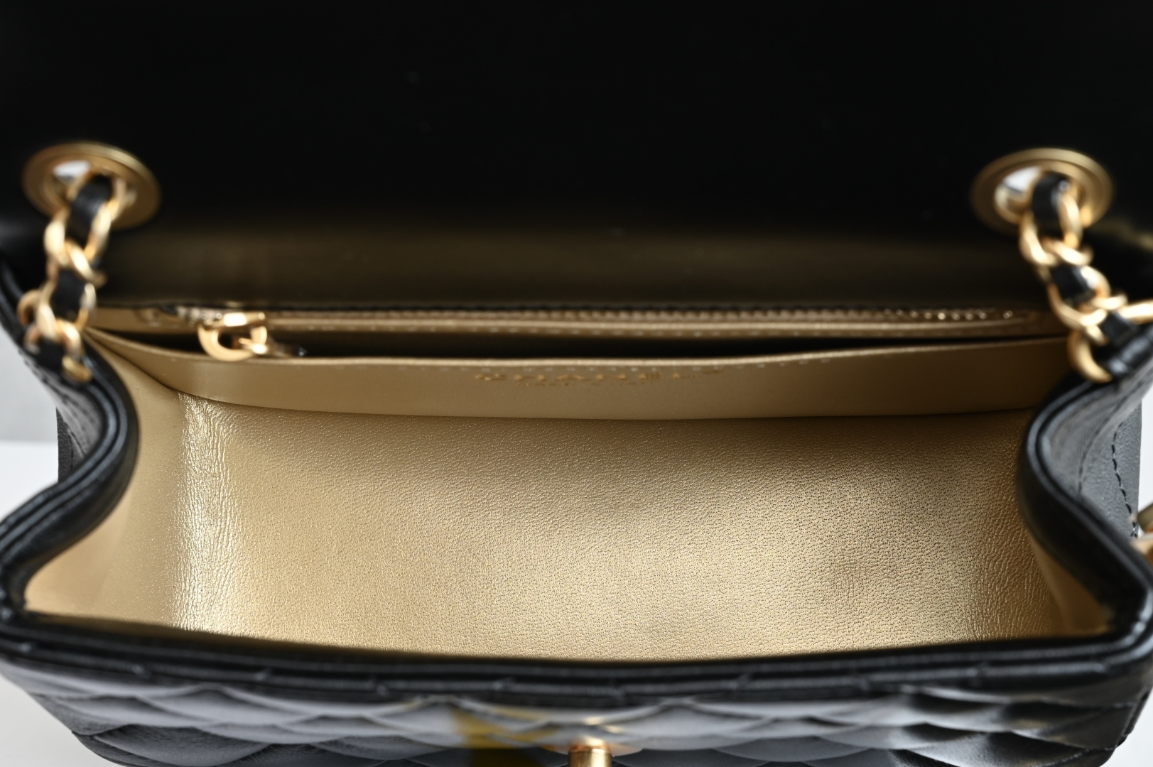 Chanel 25B double C buckle flap bag