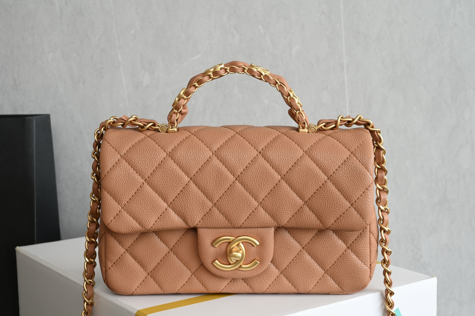 CHANNEL 25B Lychee grain handle large mini