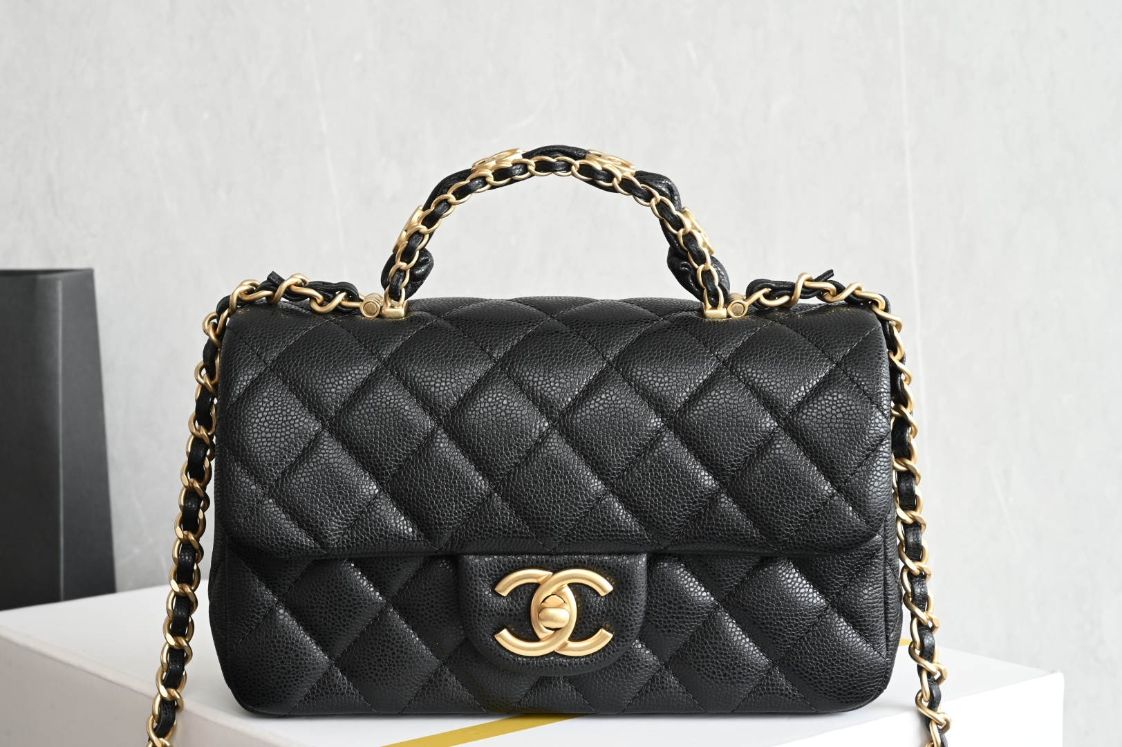 CHANNEL 25B Lychee grain handle large mini