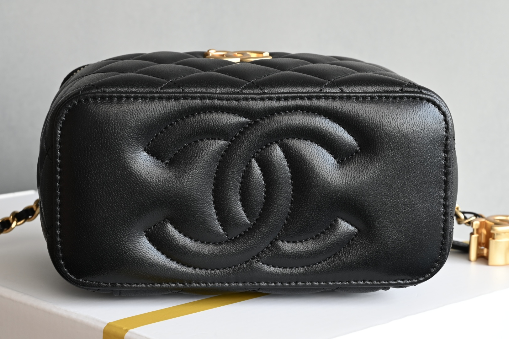 Chanel 25B double C buckle long box bag