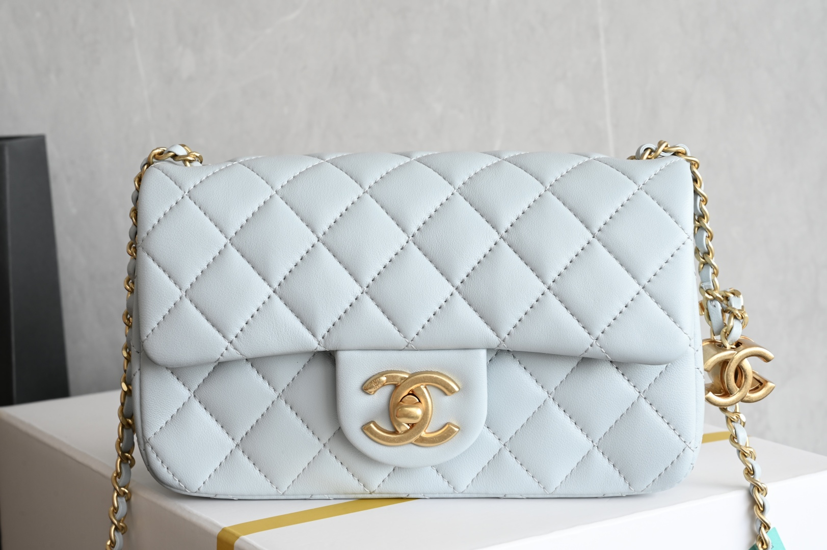 Chanel 25B double C buckle flap bag