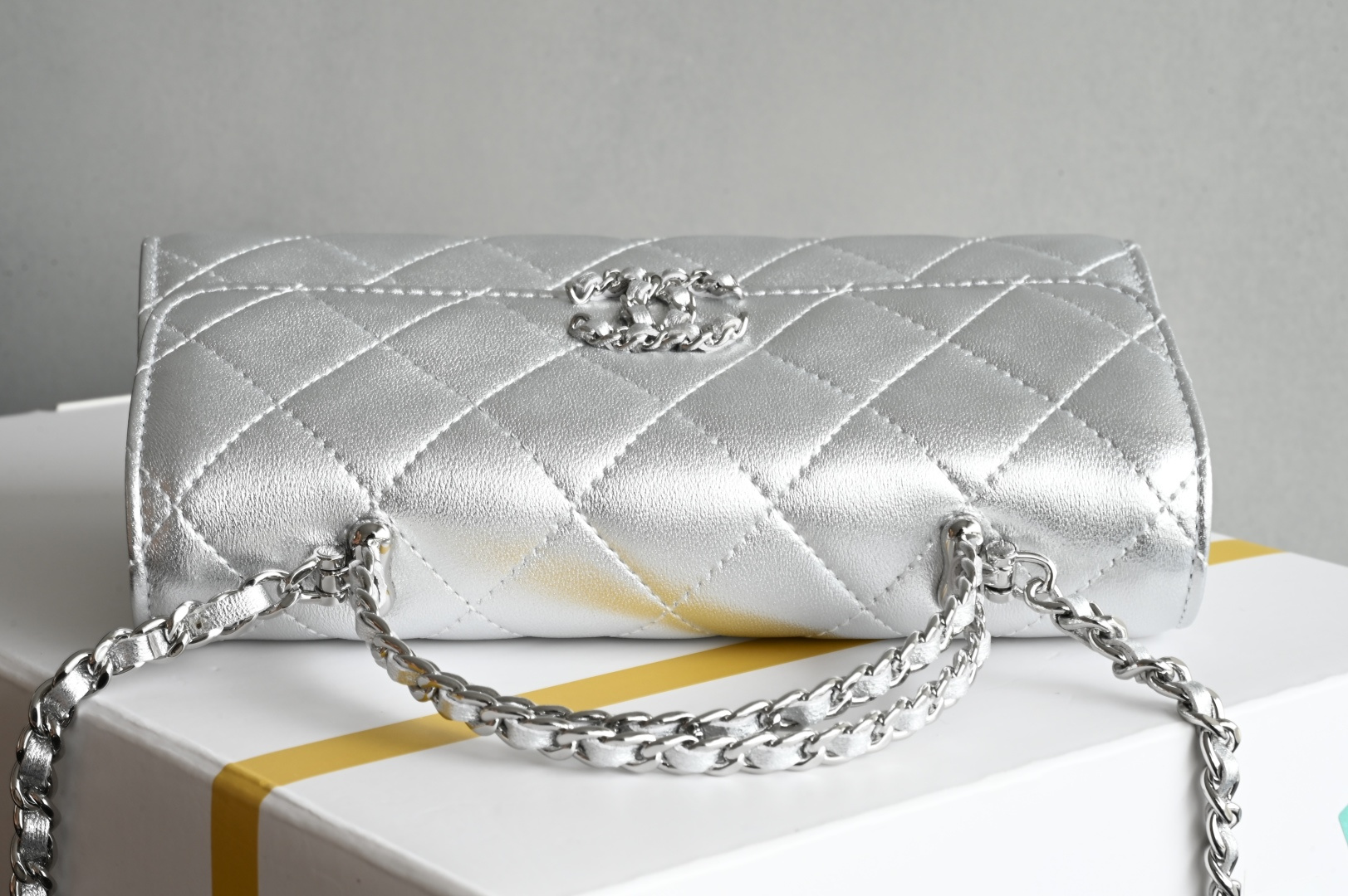 Chanel 25S leather chain handle kelly