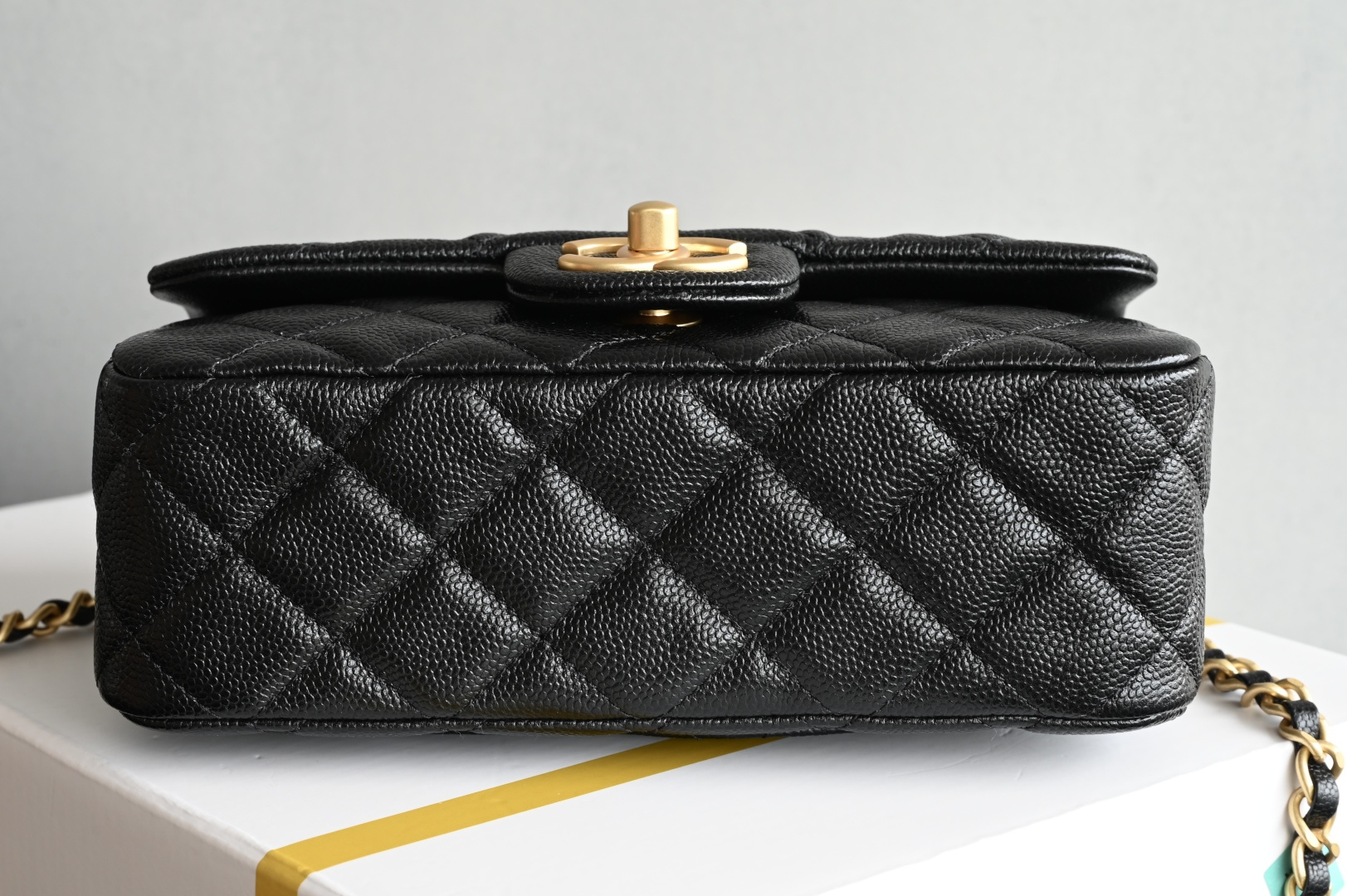 CHANEL 25B Lychee grain handle Large mini