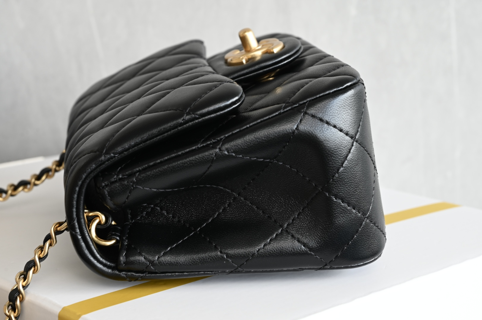 Chanel 25B double C buckle flap bag