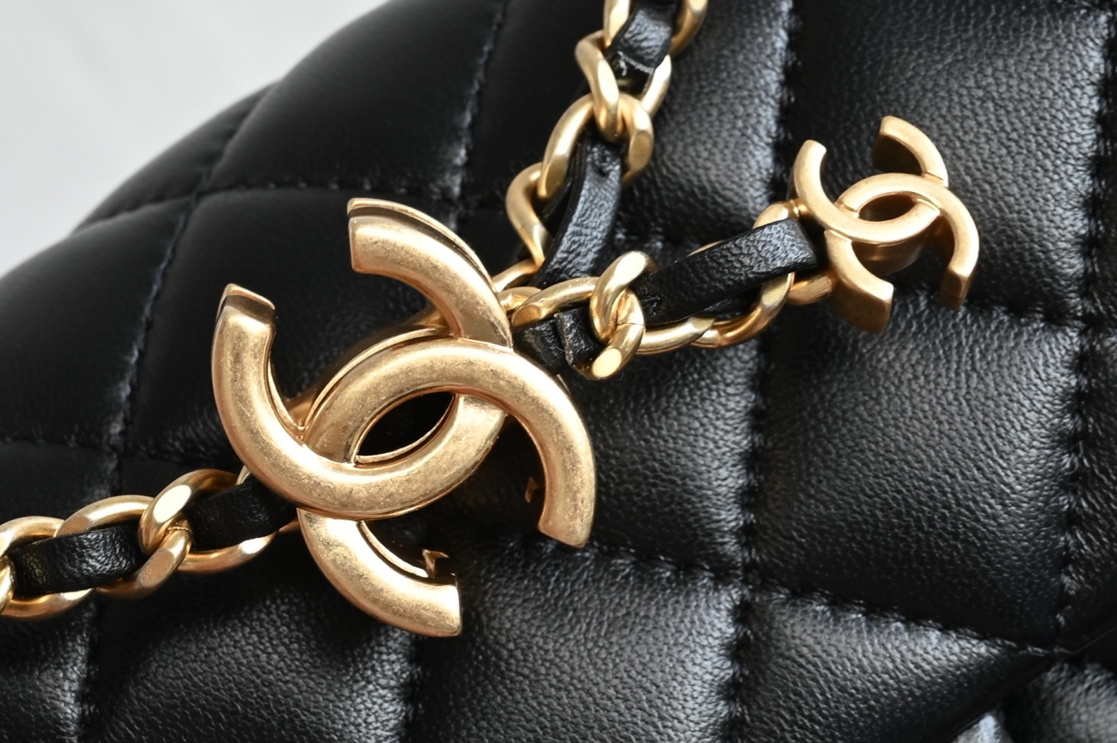 Chanel 25B double C buckle flap bag