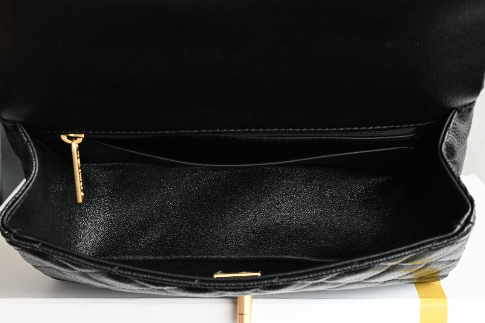 CHANEL 25B Lychee grain handle Large mini